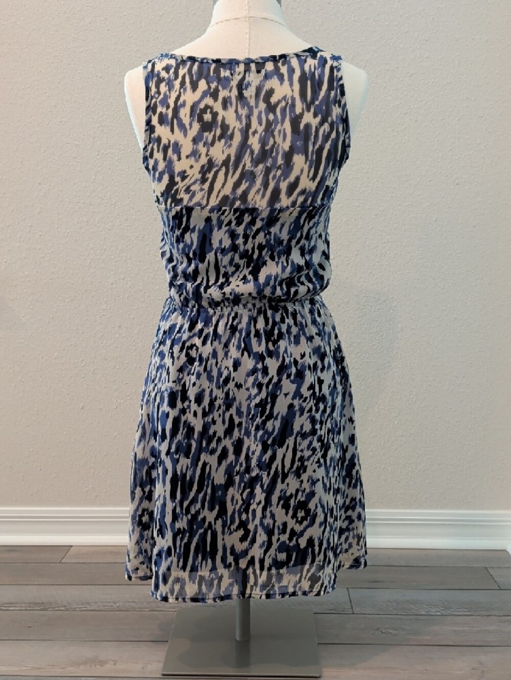 Rachael & Chloe Blue and White Printed Chiffon Mini Dress - Picture 3 of 6
